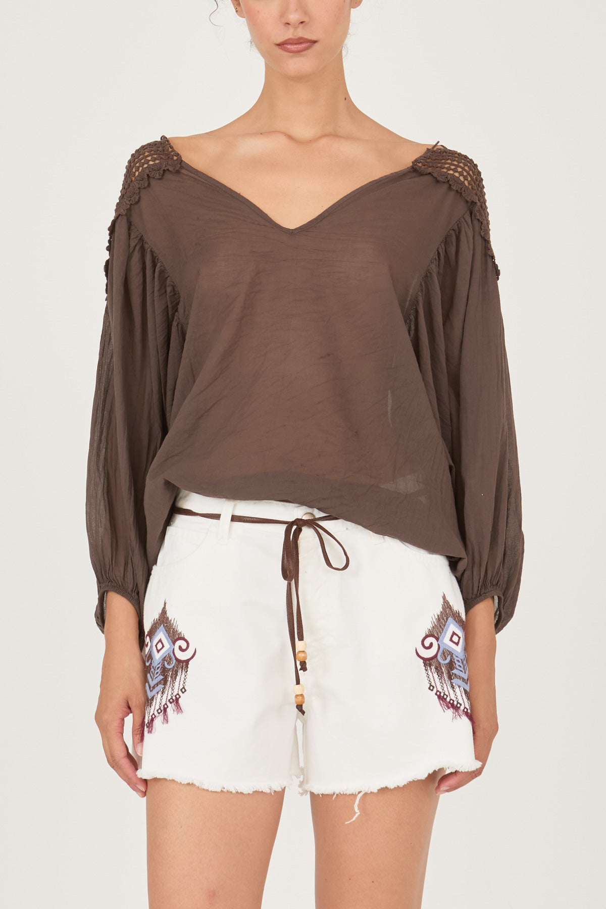 Shorts con ricami 100% cotone