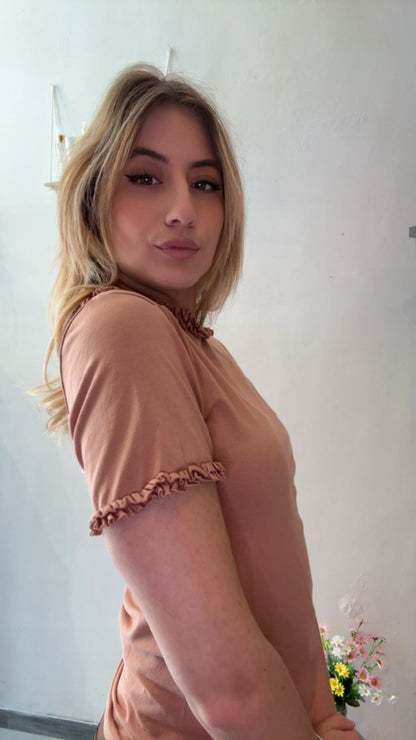 T-shirt paricollo con rouches