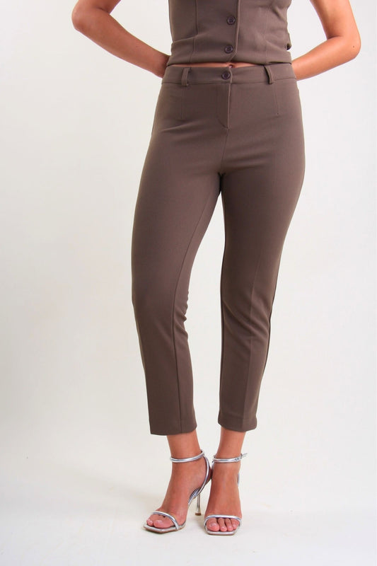 Pantaloni aderenti vita alta