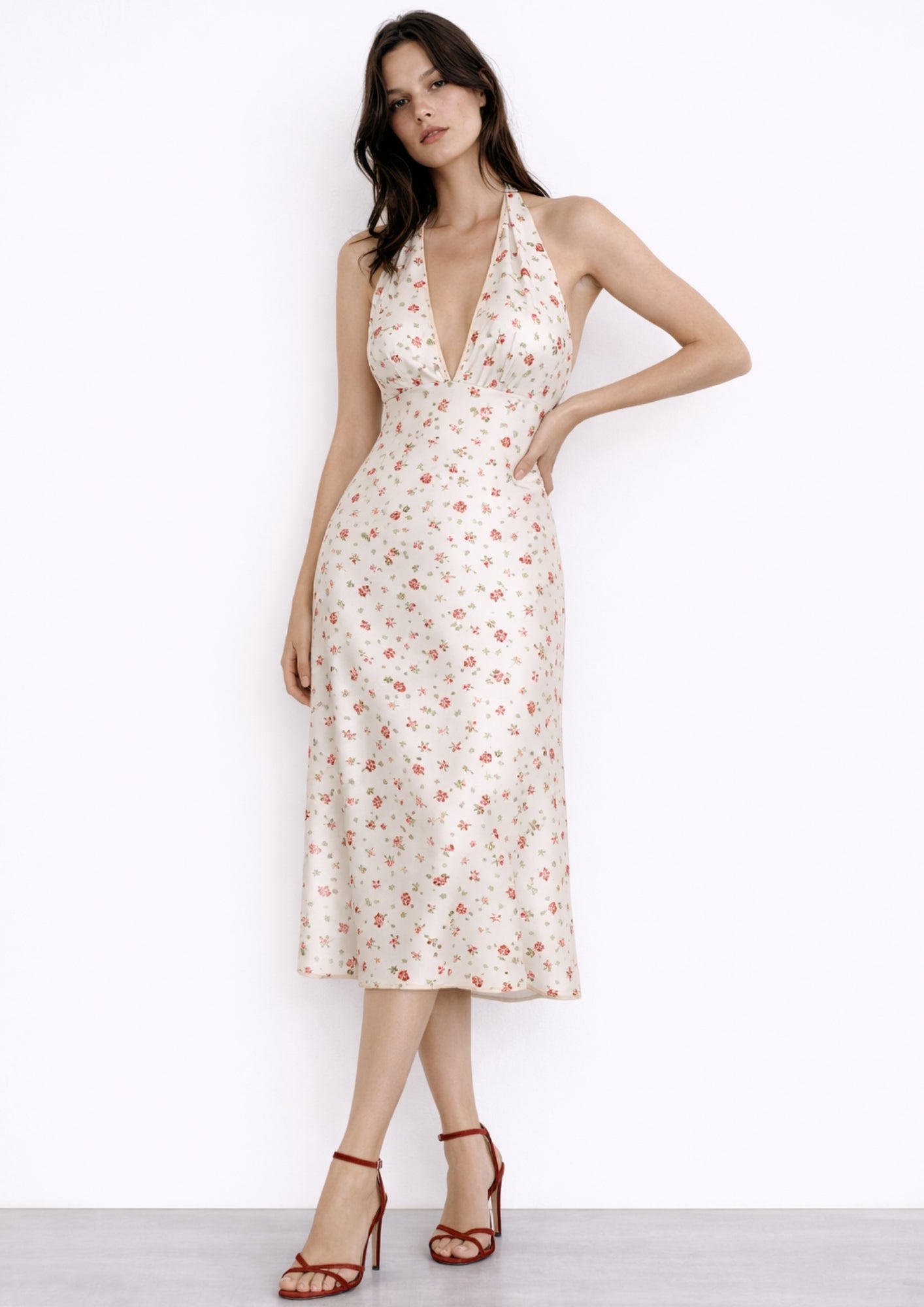 Abito midi bianco con fiori rossi