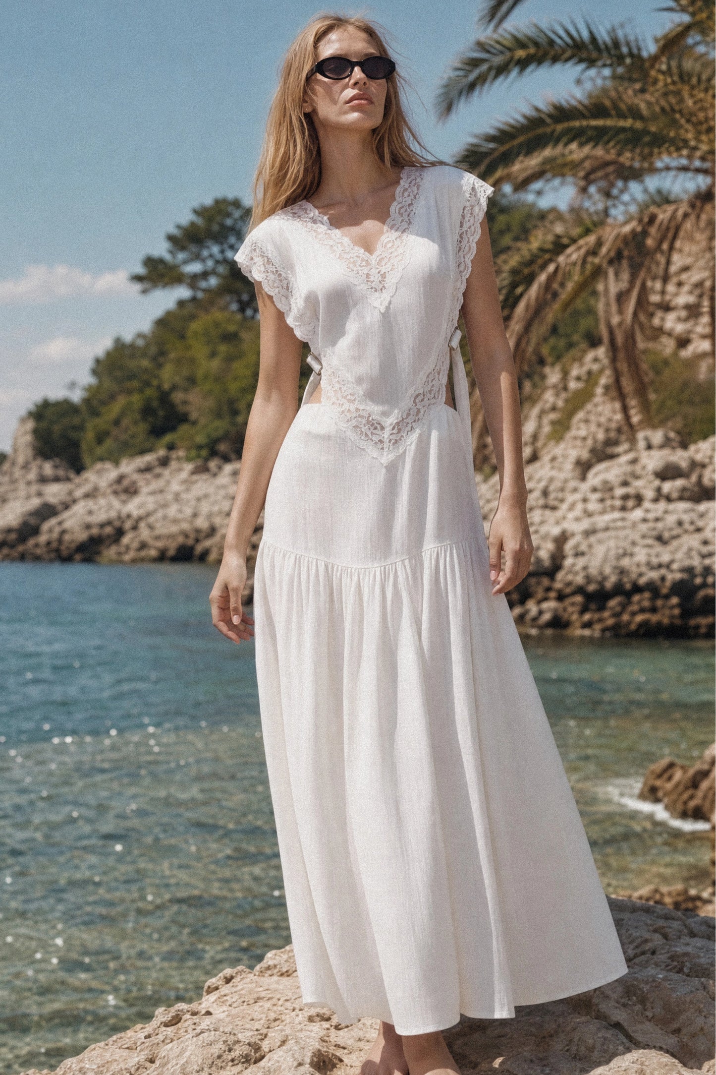 Abito lungo con pizzo floreale
