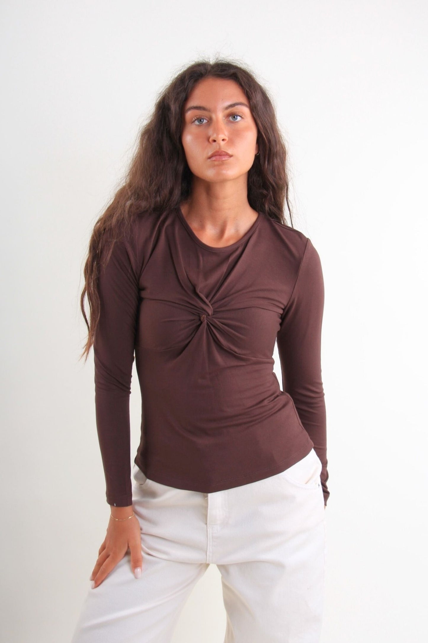 Maglia con nodo frontale