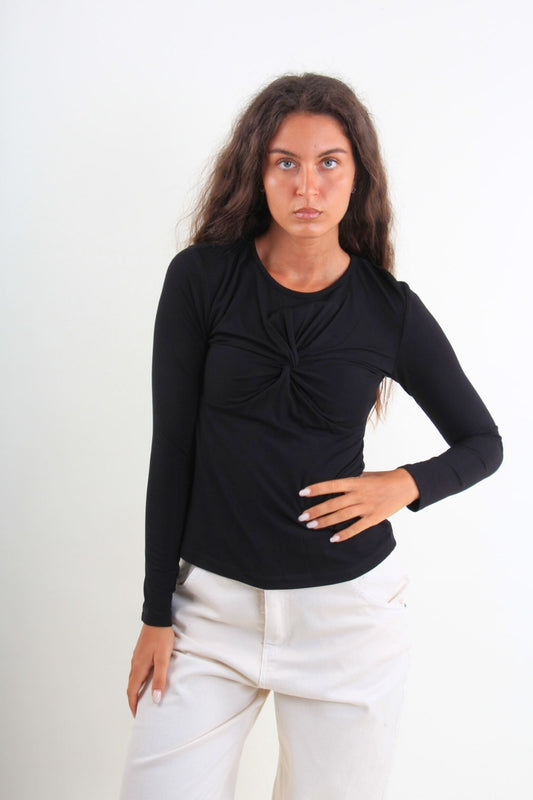 maglia con nodo frontale
