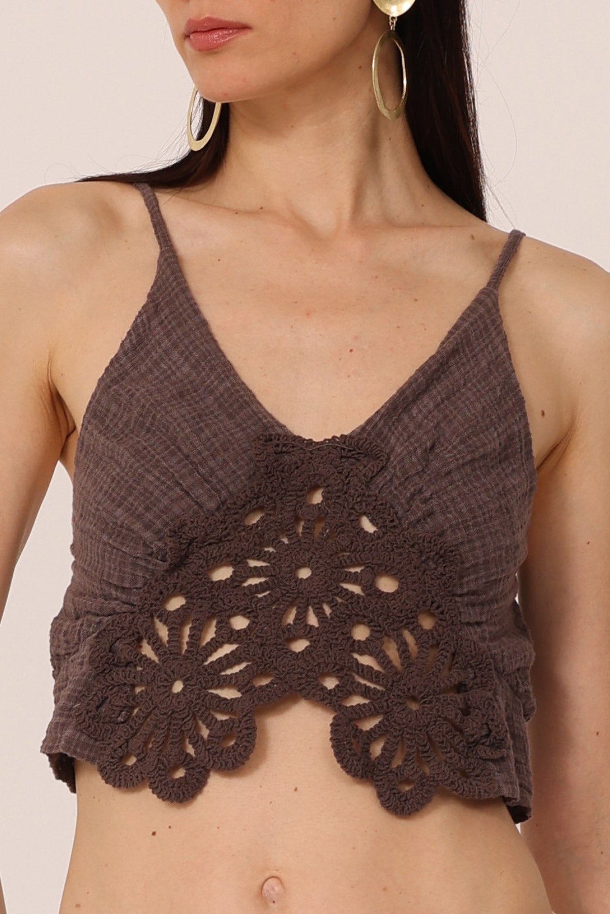 Top in cotone e macramè